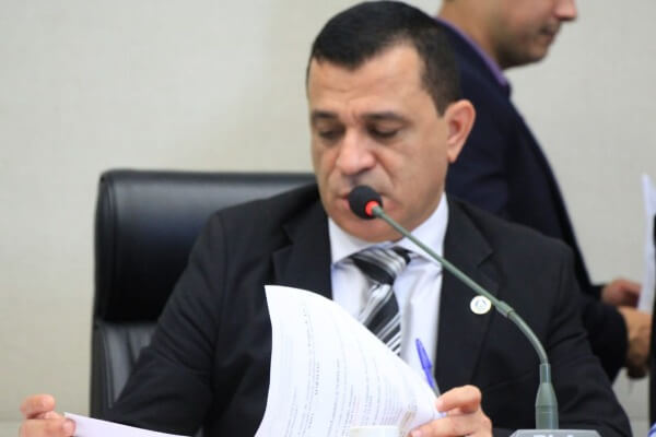 Projeto de Martins Machado proíbe retenção de macas do Samu no DF