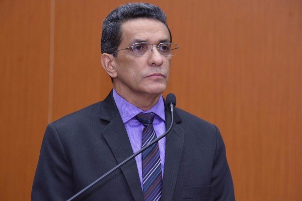 Mecias de Jesus propõe que estado ofereça cirurgia plástica para mama em caso de câncer