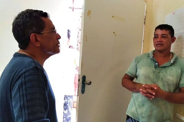 Mecias de Jesus vistoria obras de hospital em Rorainópolis (RR)