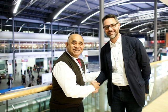 Na Alemanha, ministro George Hilton participa da maior feira de artigos esportivos do mundo