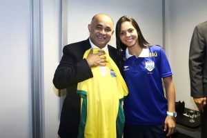 Ministro George Hilton recebe seleção feminina de futsal que vai encarar Mundial da Guatemala