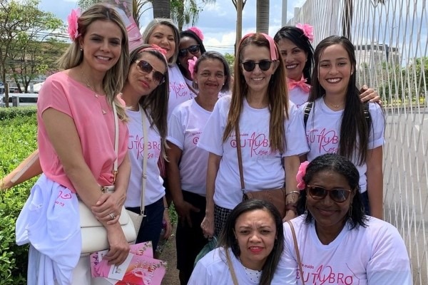 Mulheres Republicanas faz blitz de conscientização contra o câncer de mama no DF