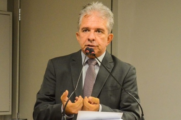 Nabor Wanderley propõe a criação de delegacias de proteção animal na Paraíba