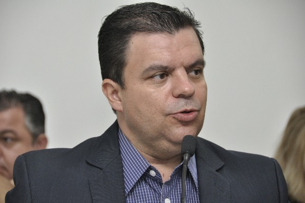 Lei de Nilton Santo visa combater trotes em Limeira