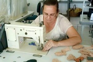 nilva-ramos-vereadora-prb-mundo-novo-consegue-caminhao-foto-cedida-30-05-2017-02