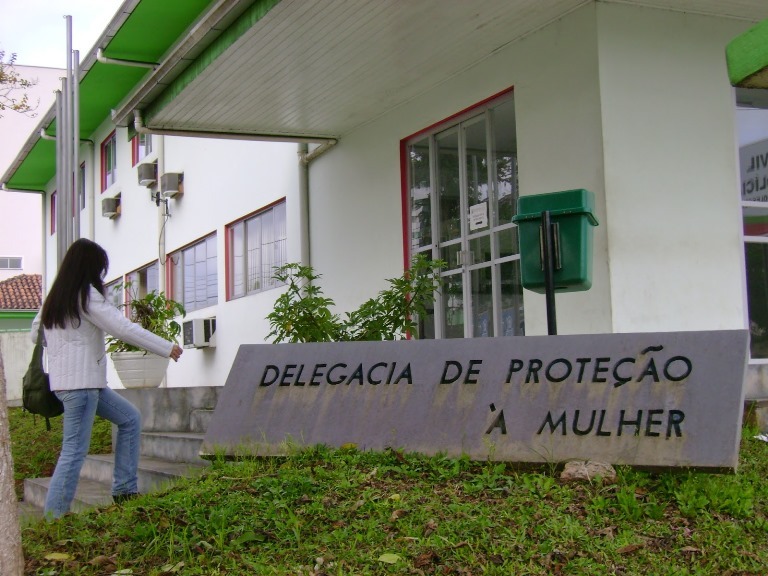 Ossesio Silva solicita instalação de Delegacias da Mulher