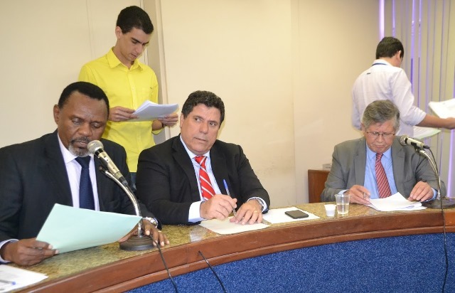 A proposta do deputado estadual Ossesio Silva exige que as empresas divulguem informações sobre os responsáveis por obras em Pernambuco.