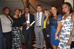 Ossesio Silva recebe medalha dos 180 anos do Poder Legislativo de Pernambuco