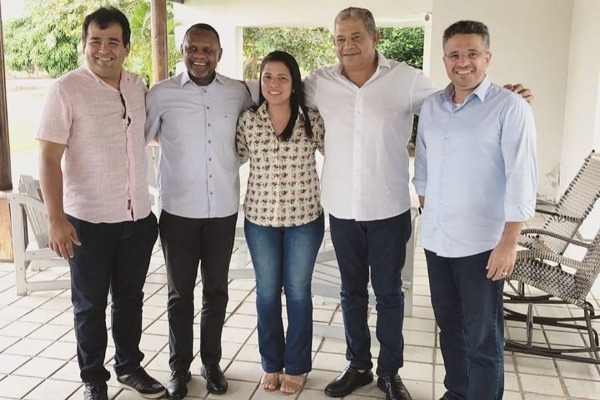 Ossesio Silva e William Brigido se reúnem com lideranças de Timbaúba