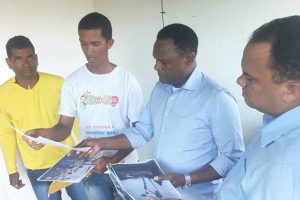 Ossesio Silva visita lideranças de Paulista