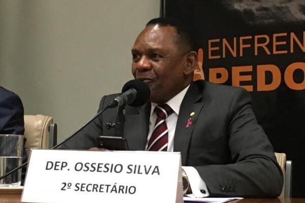 Frente parlamentar de enfrentamento à pedofilia é instalada na Câmara