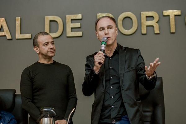 Paulo Brito se filia ao PRB