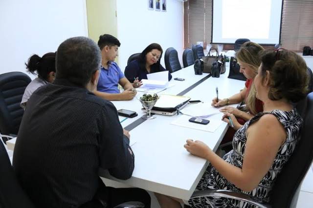 paulo-cesar-prb-telma-franco-prb-reuniao-caderno-de-resolucoes-da-militancia-feminina-foto-carlos-gonzaga-05-10-15-02