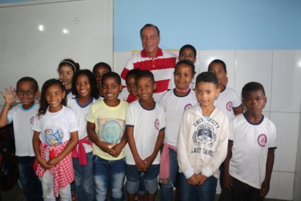 Prefeito Paulo Falcão reinaugura escola Fernando do Prado no Bângala