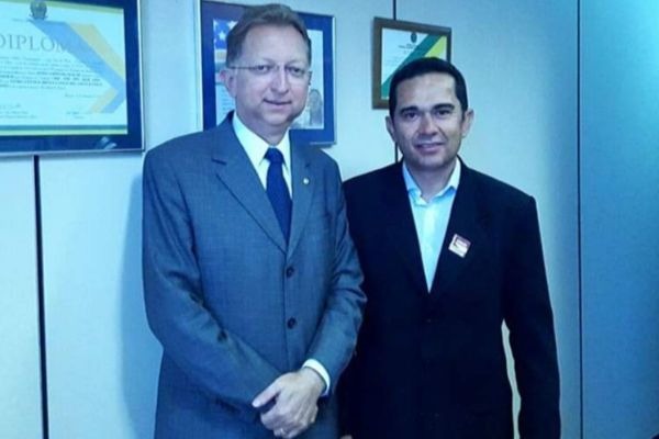 Paulo Muniz garante emenda para construção de centro de atendimento às mulheres