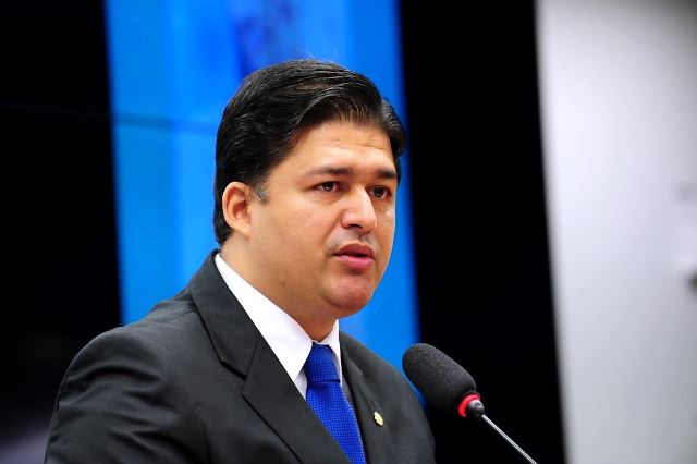 pl-roberto-sales-prb-prioridade-a-estudantes-residentes-na-localidade-da-instituicao-de-ensino-foto-roberto-ribeiro-17-11-15