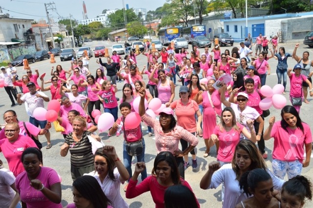 prb-mulher-caminhada-contra-o-cancer-de-mama-taboao-da-serra-foto-ascom-19-10-15-2