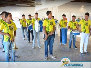 prefeita-belezinha-prb-ma-banda-marcial-carteiras-escolar-foto2-ascom-prefeitura-de-chapadinha-19-08-14
