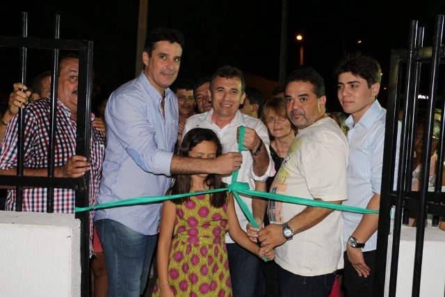 Prefeito Aderilo Alcântara entrega nova sede do CRAS do bairro Vila Neuma Prefeito Aderilo Alcântara entrega nova sede do CRAS do bairro Vila Neuma