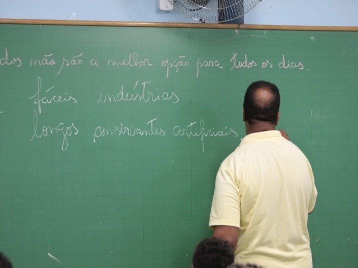 Direito de acumular cargos pode ser estendido a professores militares