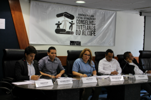 Professora Ana Lúcia debate situação dos conselhos tutelares no Recife