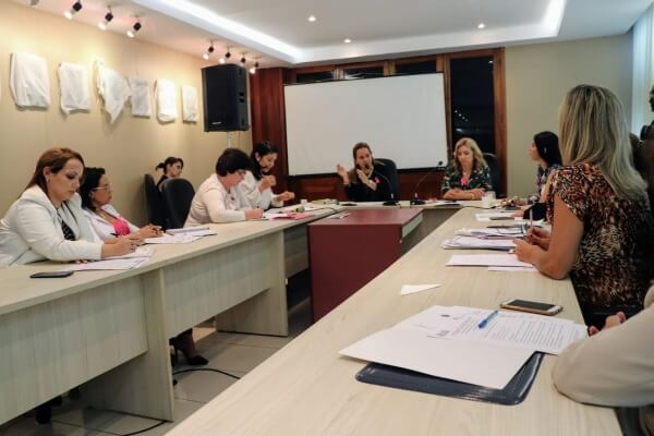 Professora Nilse prepara atividades para a campanha Outubro Rosa no Pará