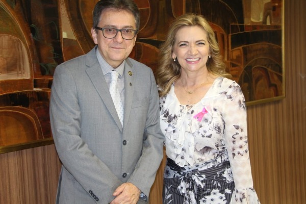 Professora Nilse se reúne com secretário da Receita Federal em Brasília