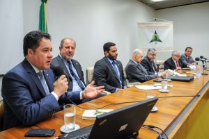 projeto-da-portabilidade-das-contas-de-luz-e-prioridade-diz-jhonatan-de-jesus-prb-foot-douglas-gomes-30-03-17-01