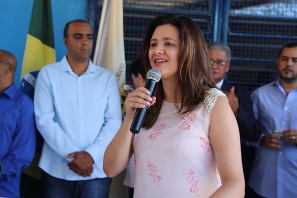Renata Sene inaugura escola em Francisco Morato (SP)