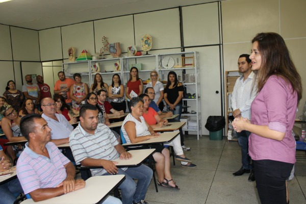 renata-sene-prb-reuniao-funcionarios-da-educacao-foto-ascom-13-01-17