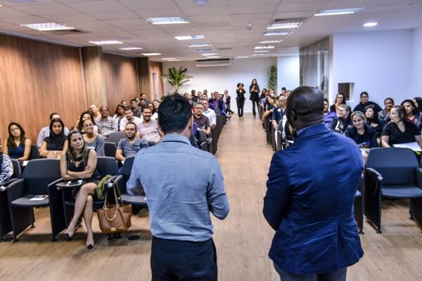 FRB dá boas-vindas a estudantes de idiomas