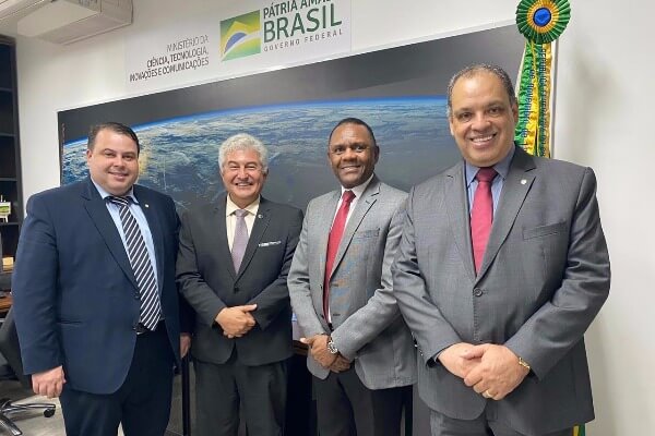 Republicanos se reúnem com ministro da Ciência e Tecnologia