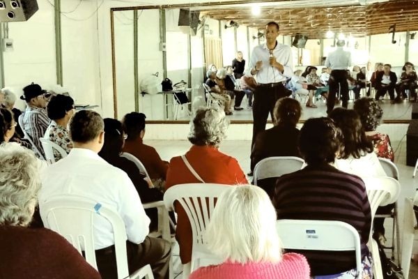 Ricardo Quirino promove palestra para idosos e estudantes em Goiás