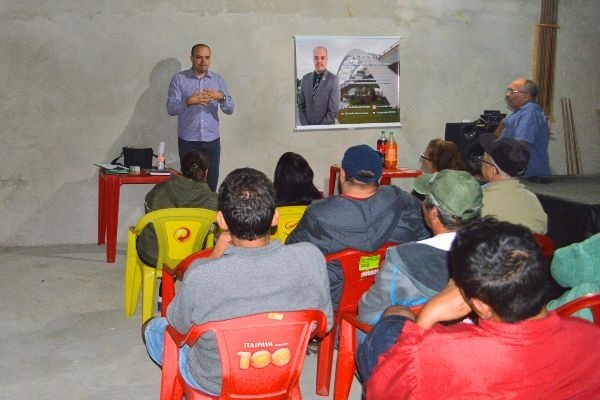 Ricardo Silva visita moradores de bairros em Osasco (SP)