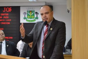 Ricardo Silva propõe divulgação de fotos de animais para adoção no site da Prefeitura