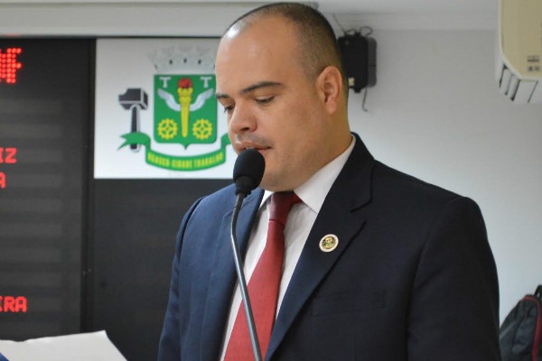 Ricardo Silva pede operação tapa-buraco em ruas e avenidas de Osasco (SP)