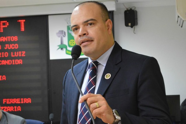 Ricardo Silva quer aumentar o tempo de travessia dos semáforos em Osasco (SP)