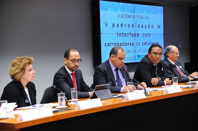 roberto-alves-prb-padronizacao-dos-carregadores-de-celular-debate-foto-douglas-gomes-17-06-15-02