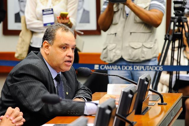 Roberto Alves quer a punição para empresas envolvidas no tráfico de pessoas e exploração sexual