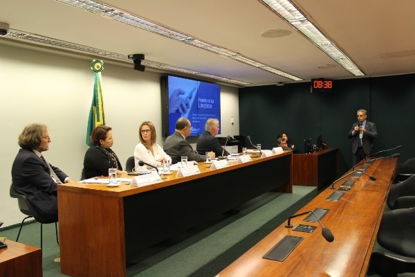 Audiência discute o uso de mensagens SMS para combater o ‘sexting’