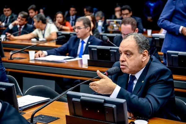 Projeto propõe anistia de dívidas eleitorais para assegurar o direito ao voto