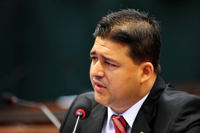 roberto-sales-prb-filtro-solar-para-os-funcionarios-que-trabalhem-expostos-ao-sol-foto-roberto-ribeiro-02-09-15