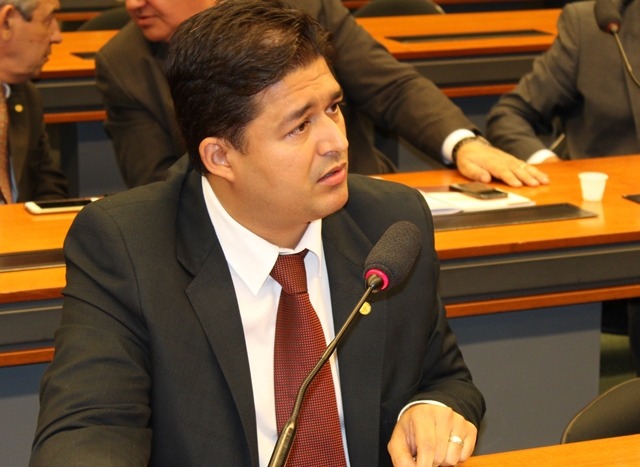 Roberto Sales quer promover sistemas de geração de energia elétrica a partir da fonte solar