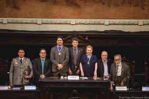 Roberto Sales é homenageado com a Medalha Tiradentes
