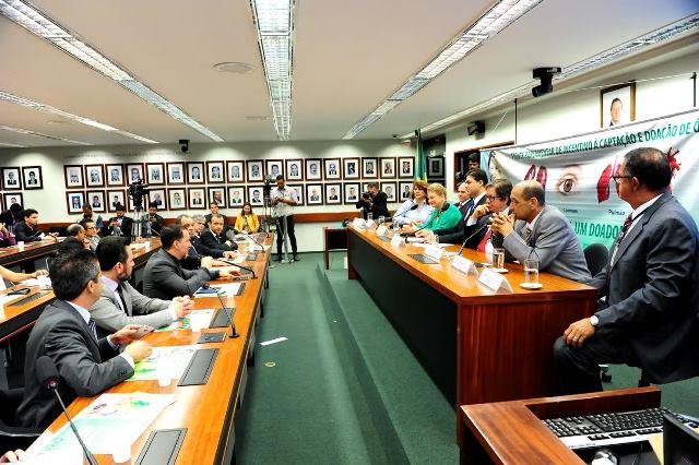 roberto-sales-prb-lancamento-frente-parlamentar-de-incentivo-a-captacao-e-doacao-de-orgaos-foto-roberto-ribeiro-09-10-15-02