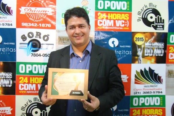 Roberto Sales é destaque em premiação do Jornal "O Povo" de São Gonçalo