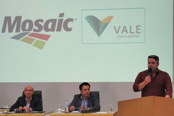 Robson Magela manifesta preocupação com notificações do DER em avenida de Araxá