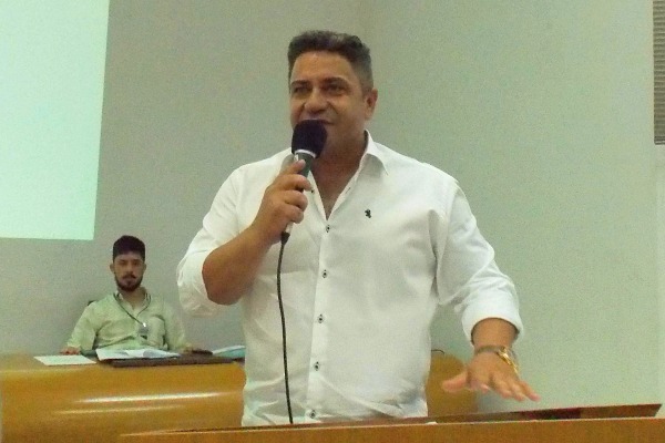 Robson Magela cobra providências para avenida, ponte e cruzamento em Araxá (MG)