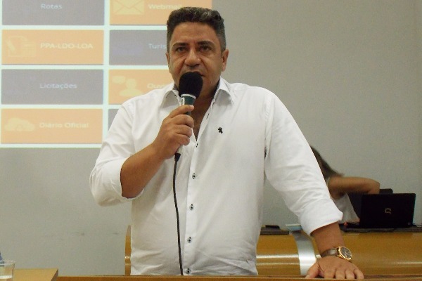 Robson Magela pede reabertura de centro de convivência em Araxá (MG)