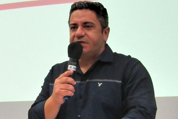 Robson Magela relata problema enfrentado por servidores da Educação de Araxá
